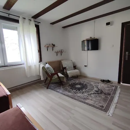 Sobe Roomsbella شقة Ripac